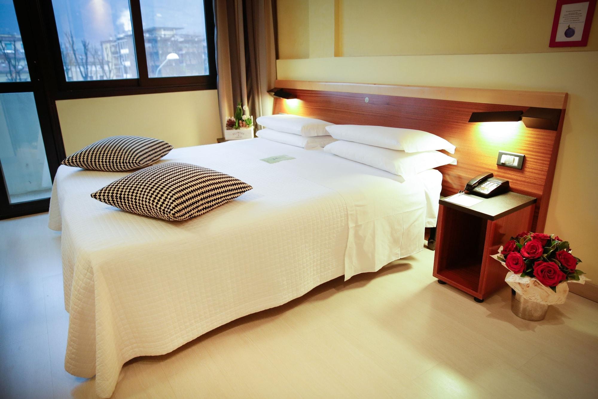 Art Hotel Milano Prato  Exteriör bild