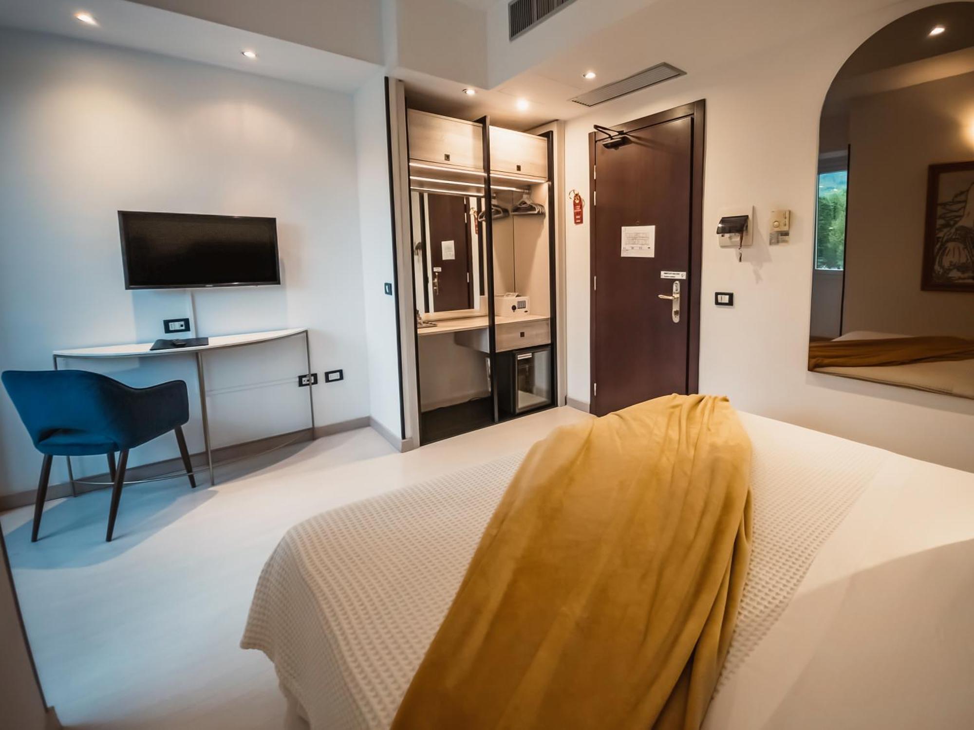 Art Hotel Milano Prato  Exteriör bild