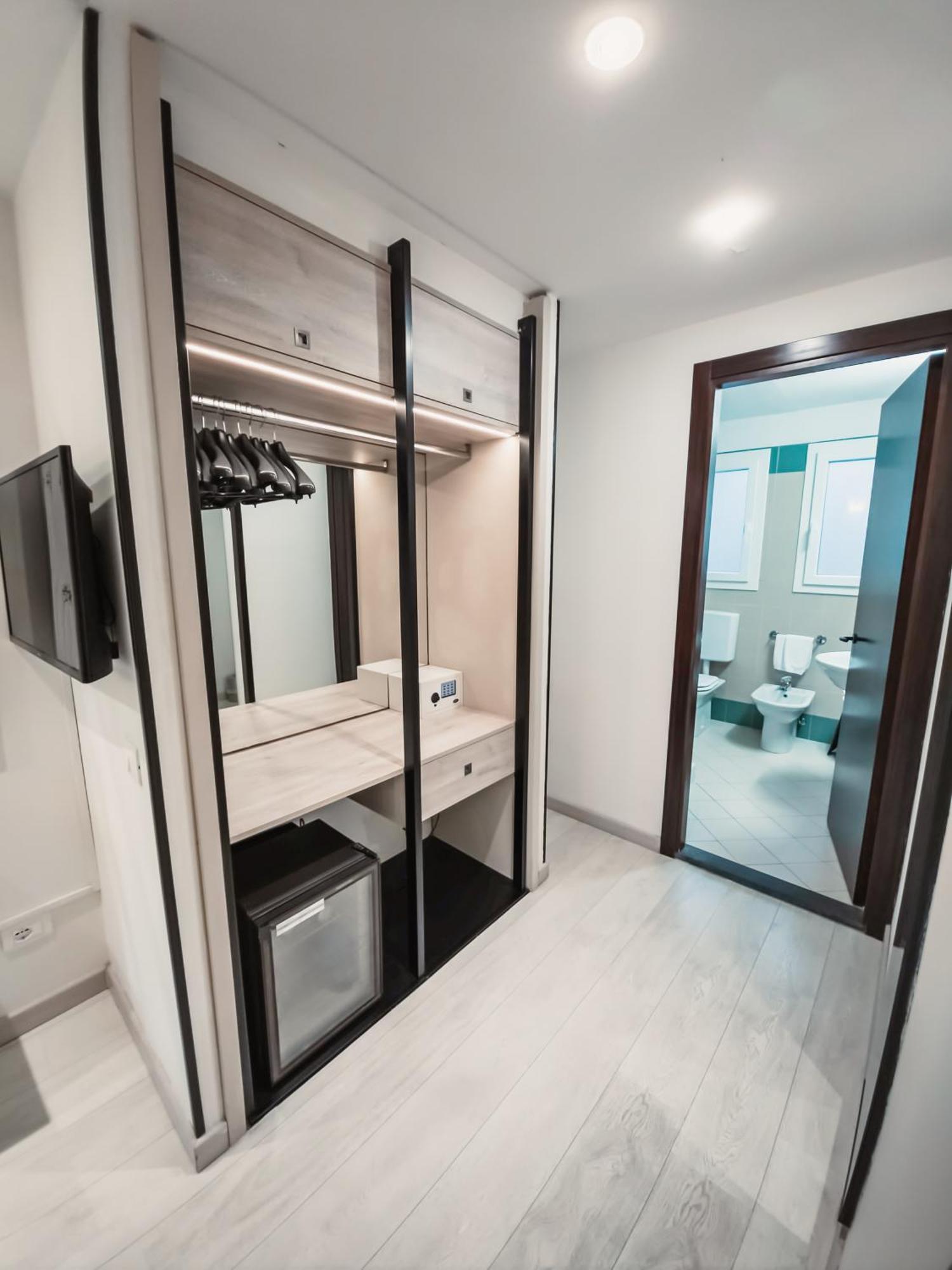 Art Hotel Milano Prato  Exteriör bild