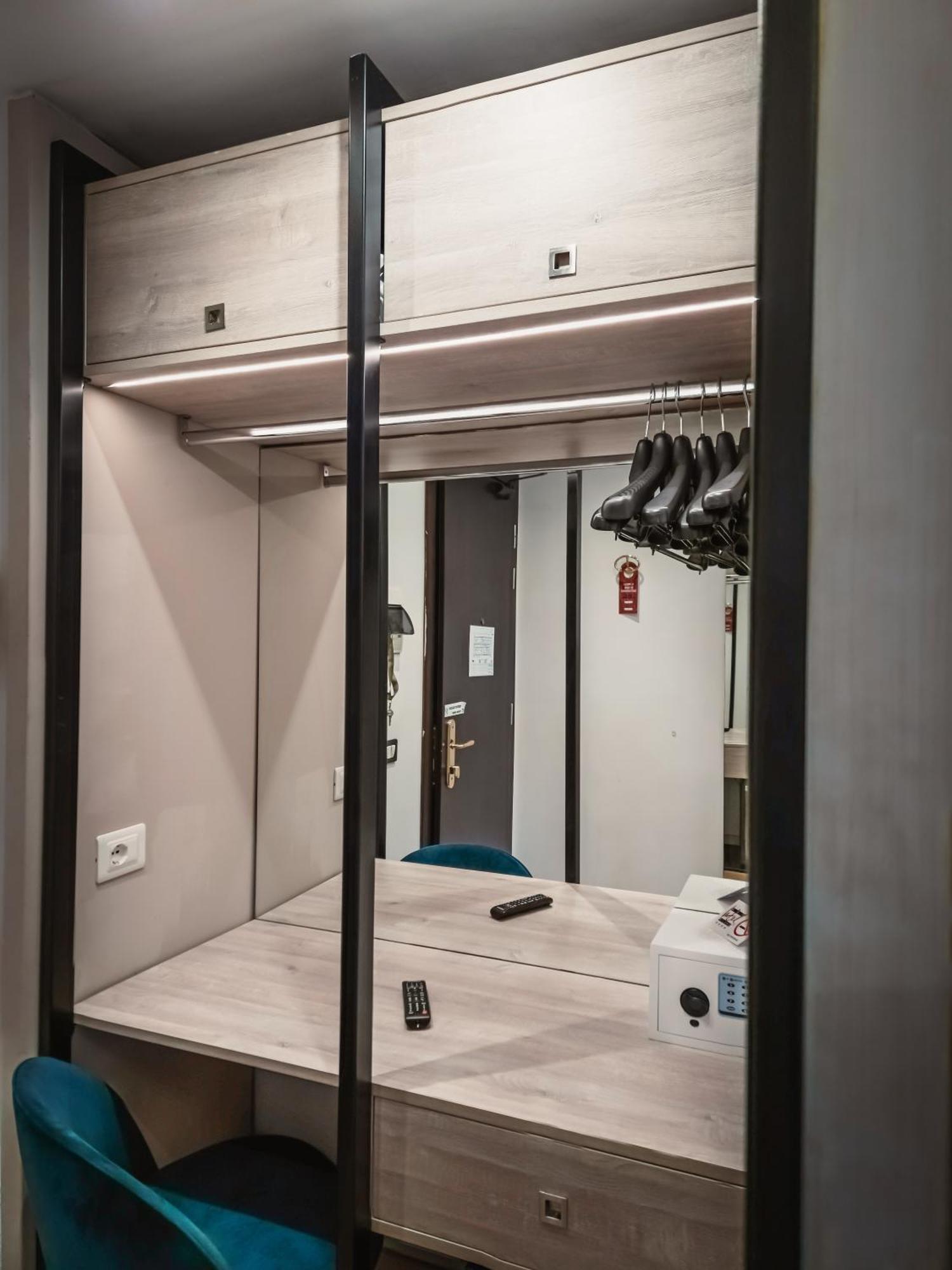 Art Hotel Milano Prato  Exteriör bild