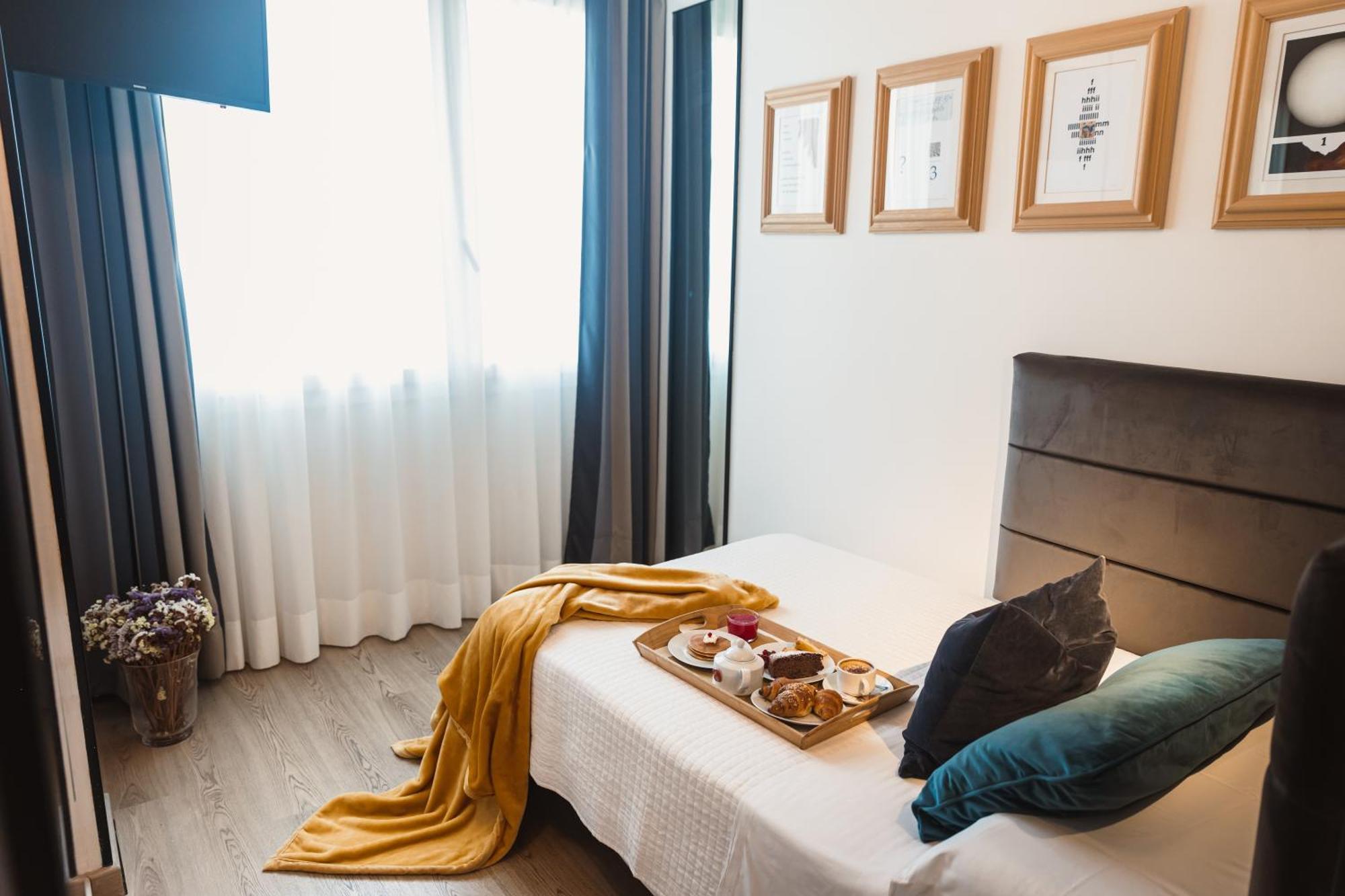 Art Hotel Milano Prato  Exteriör bild