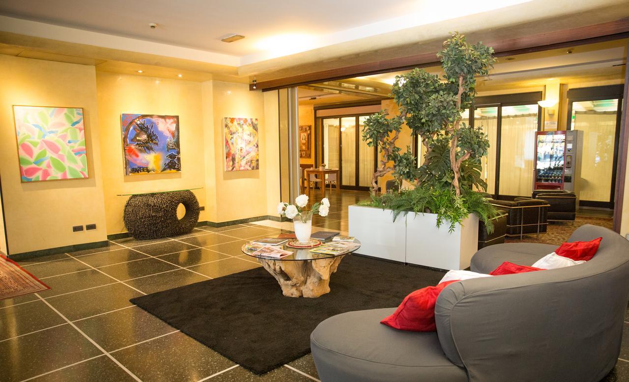 Art Hotel Milano Prato  Exteriör bild